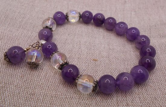 Ametista un kalnu kristāla rokassprādze ar piekariņiem (17-18cm)